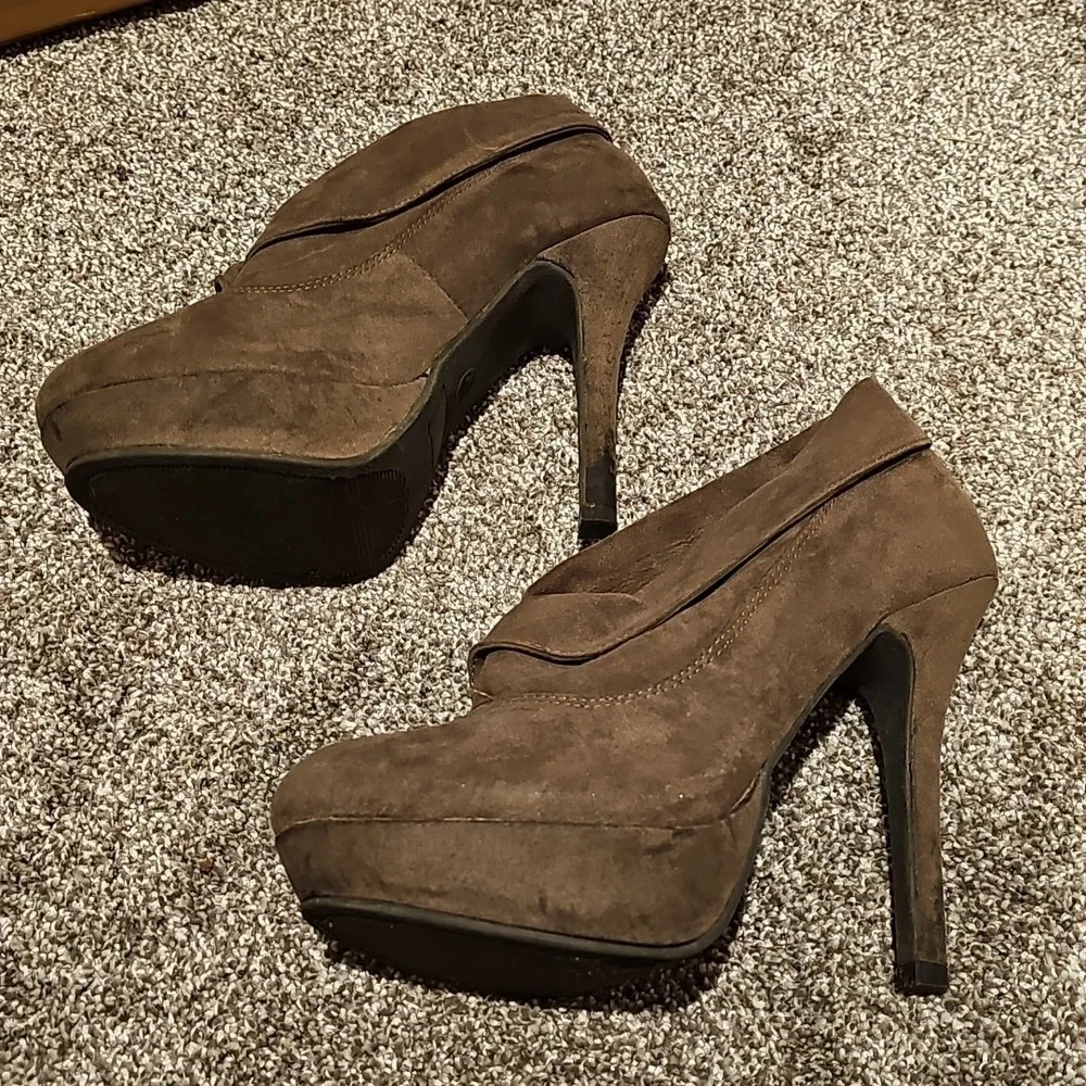 Taupe suede bootie platform tall heels unique style 6.5 womens fall winter - Picture 2 of 4